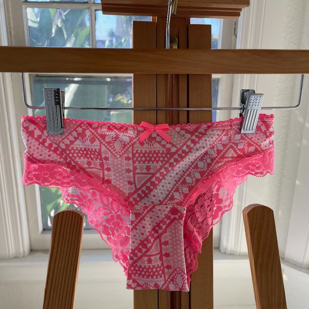 NWT - Gilly Hicks Hollister Women’s Soft Cheeky Underwear Pink Aztec XS